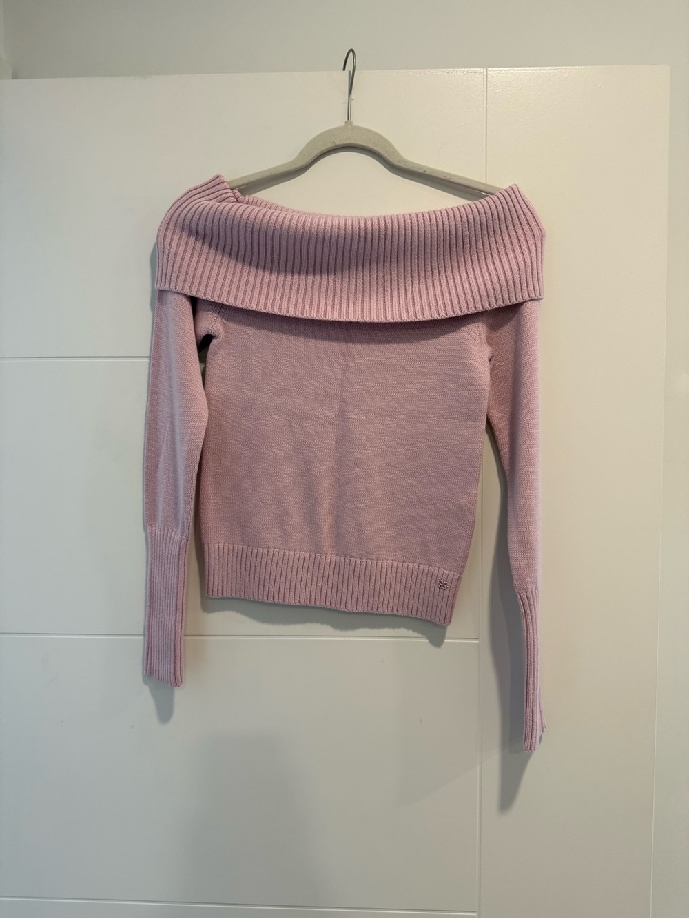Aritzia Off-the-Shoulder Ribbed Foldover Sweater in Light Pink